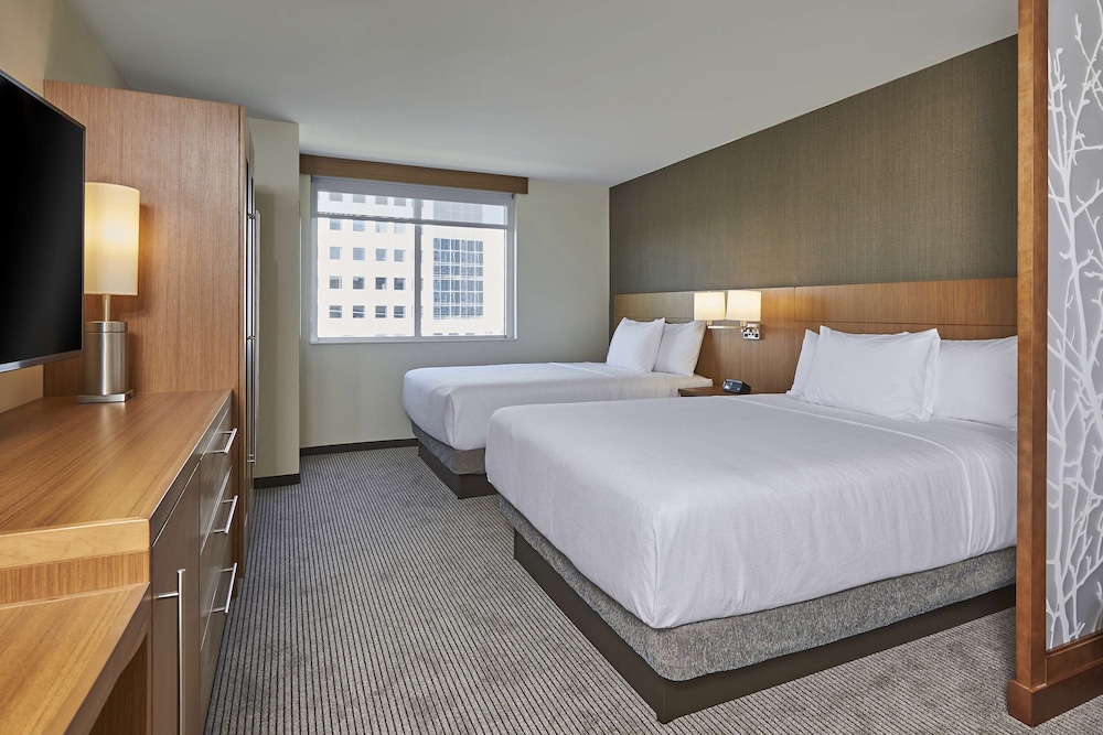 Room, Accessible (2 Queen/Roll-in Shower plus sofa bed)