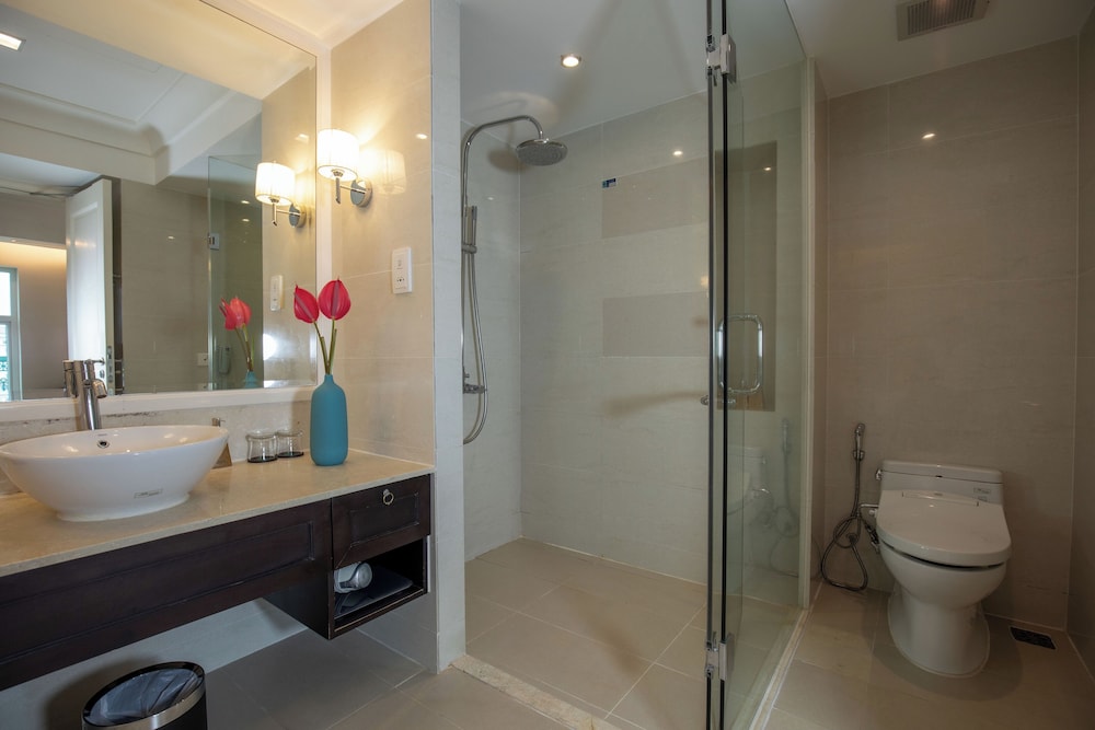 Executive Suite, 1 King Bed - Photo 13