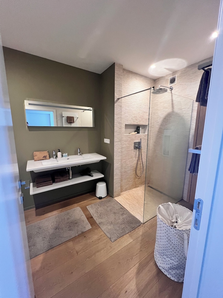 La Petite For t Contemporary Apartment in Halle, Photo 9