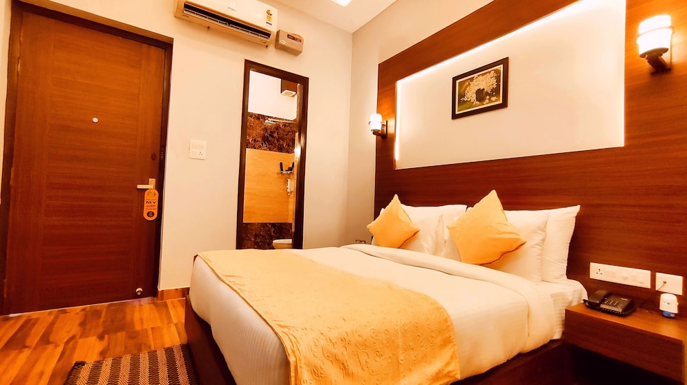 Deluxe Room, No Windows - Photo 7