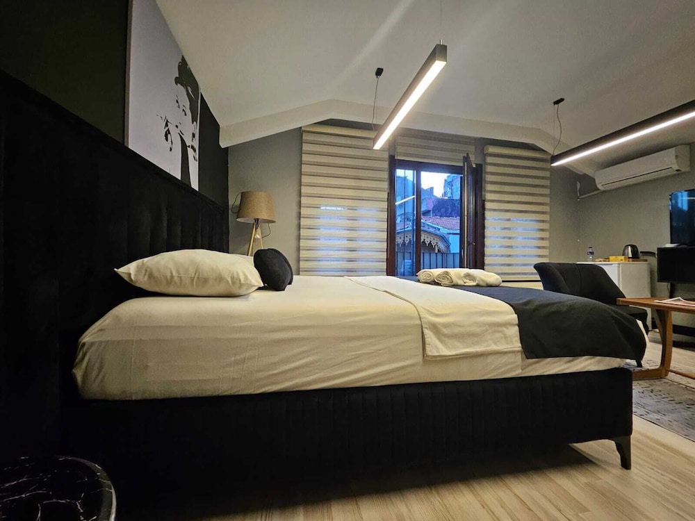 Classic Studio Suite, Balcony, City View photo 3