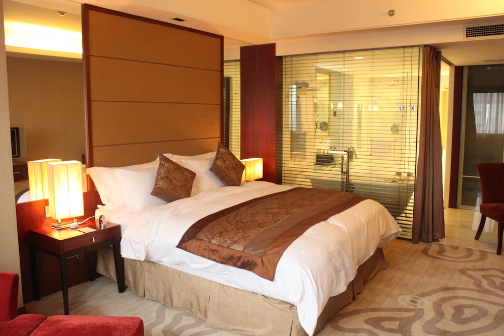 Family Suite, Multiple Beds, Smoking - Photo 2