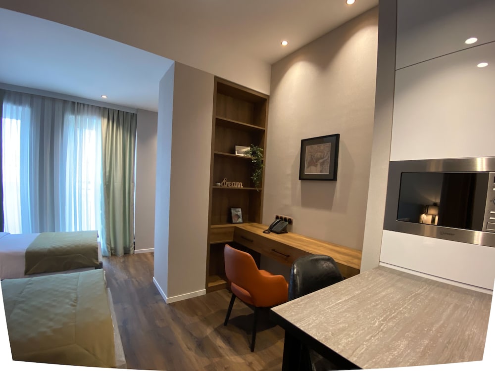 Deluxe Room, 2 Twin Beds - Photo 6