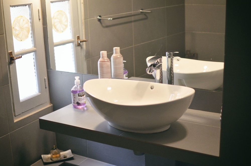 Standard Double Room, 1 Double Bed (Lourmarin) photo 3