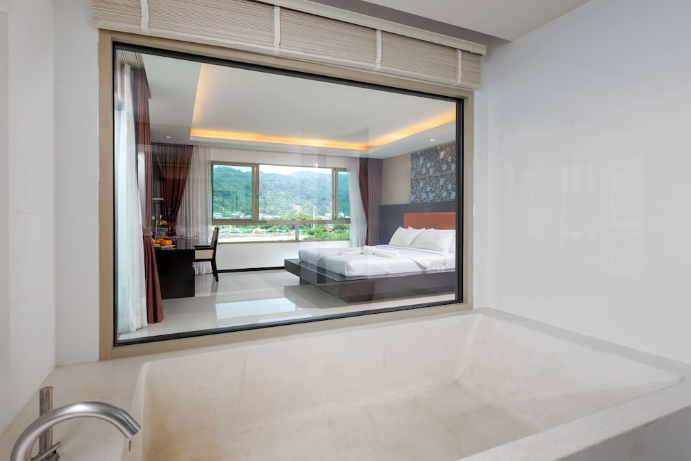 3 Bedroom with Private Pool photo 3