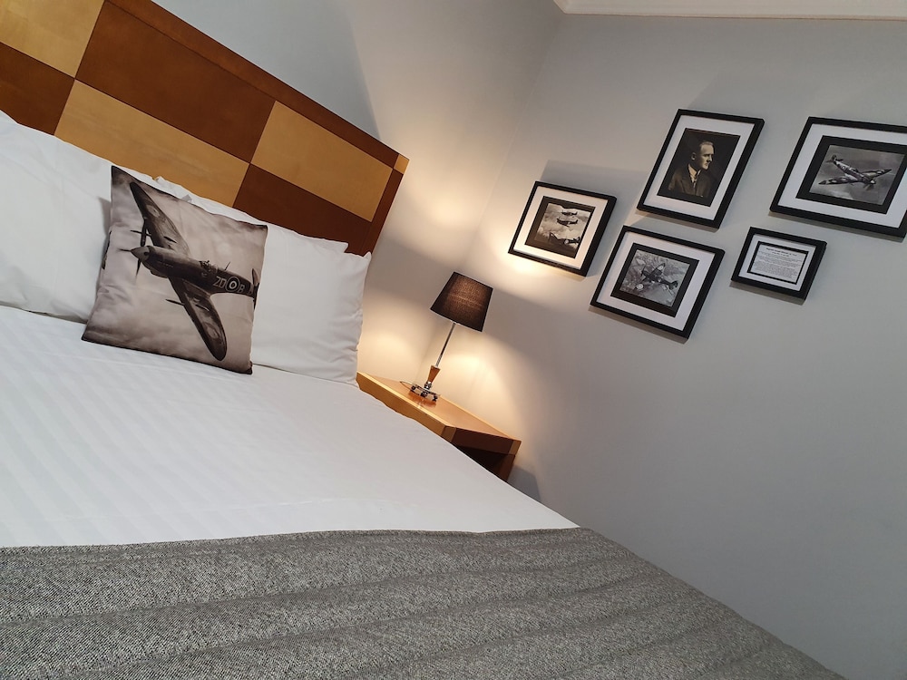 Standard Room, 1 Double Bed, Non Smoking - Photo 2