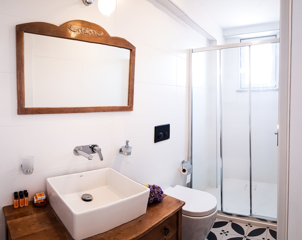 Deluxe Triple Room, Sea View, Sea Facing photo 2