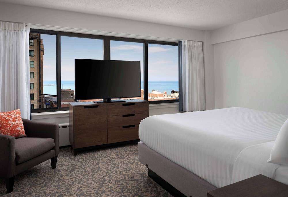 Deluxe Suite, Multiple Beds, Lake View (King and Queen Bed)
