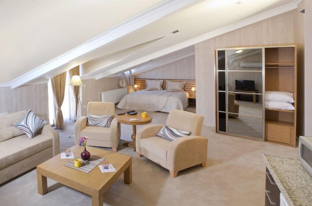 Presidential Penthouse, Garden View photo 1