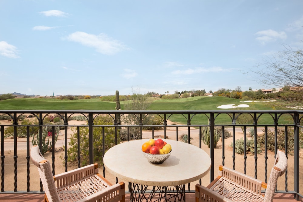 Privado One Bedroom Suite 2 Queen-850sf 79sm Patio or balcony, gas fireplace, soaking bathtub photo 3