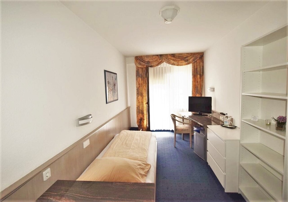 Single Room (104)