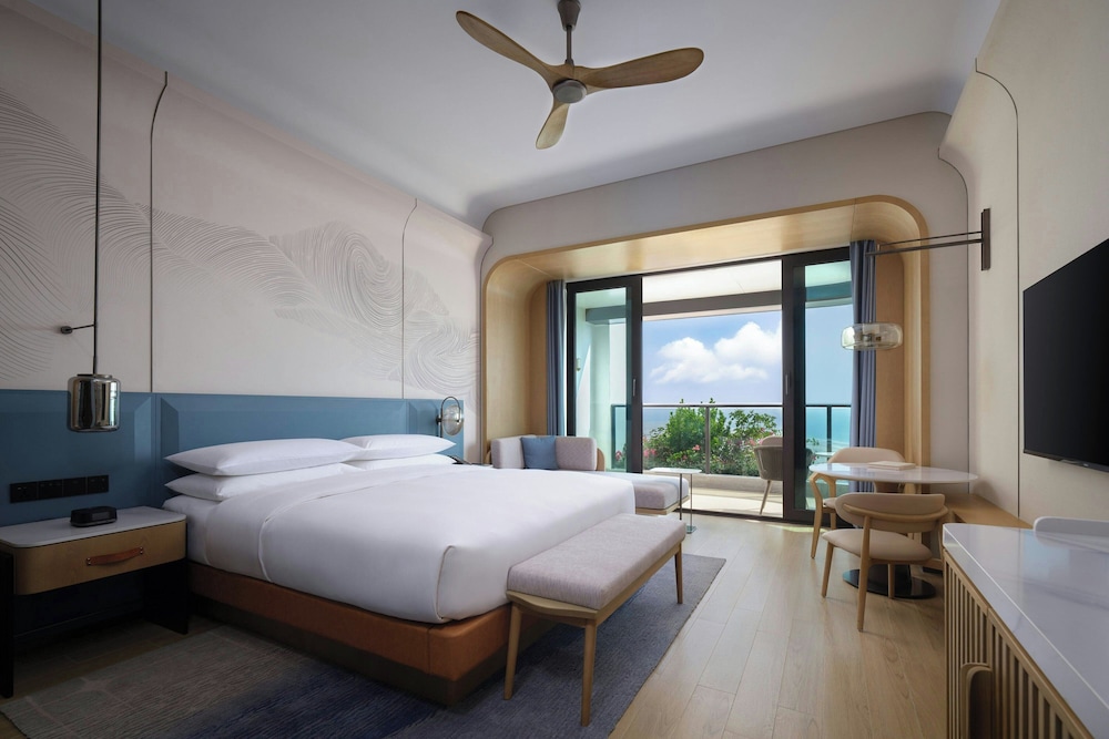 Premier Room, 1 King Bed, Balcony, Ocean View
