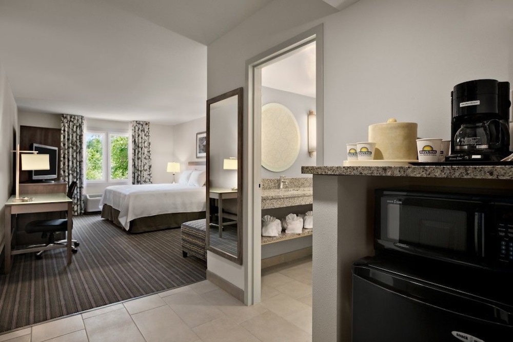 Room, 1 King Bed, Non Smoking - Photo 5