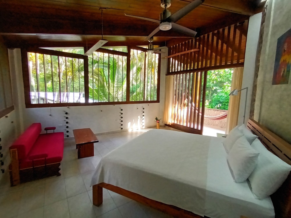 Ara Room