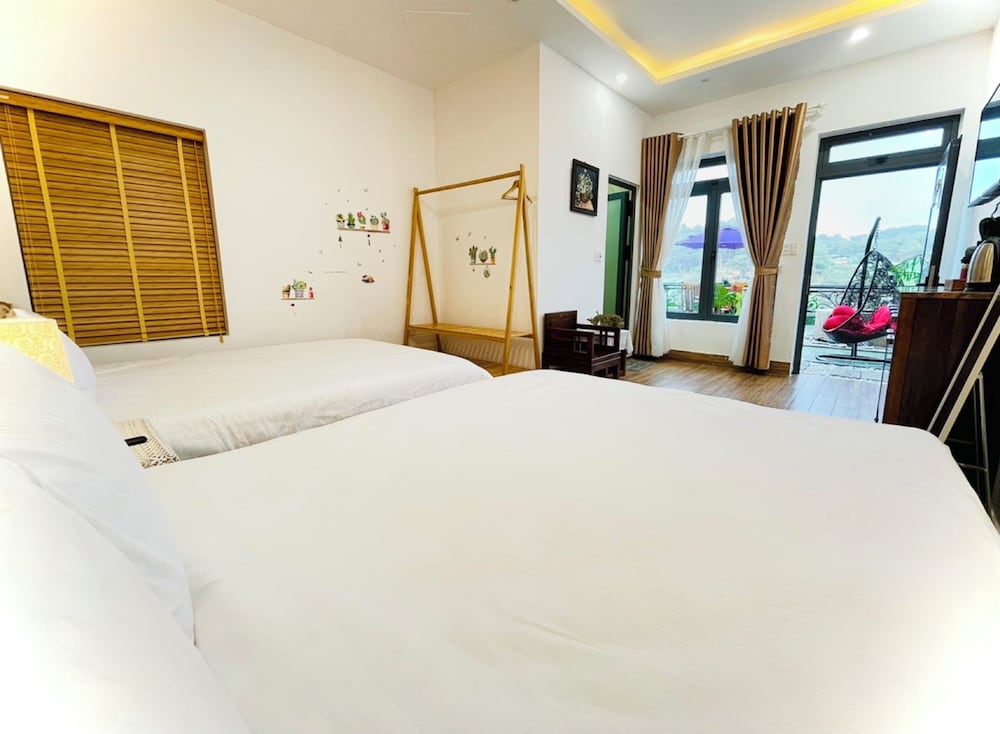 Superior Quadruple Room, 2 Queen Beds, Mountain View