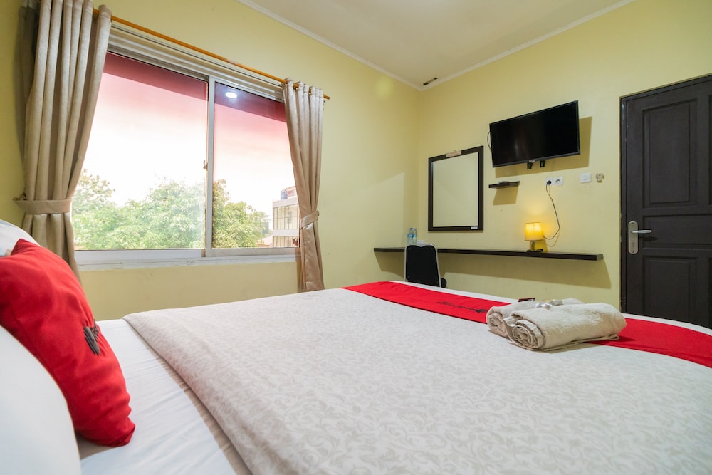 Premium Room (RedDoorz) - Photo 7