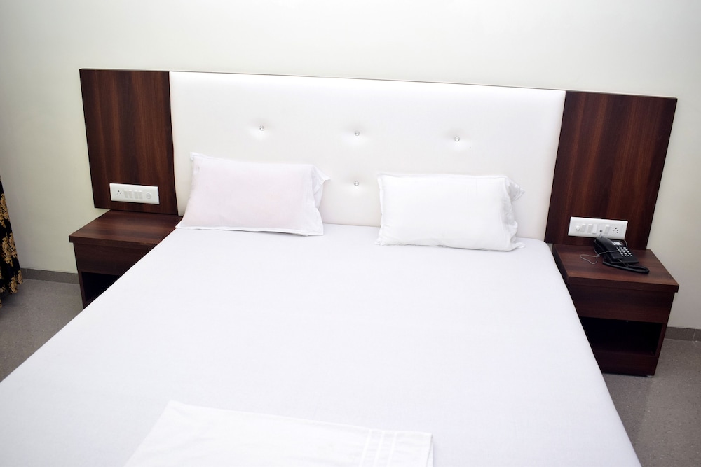 Deluxe Room - Photo 6