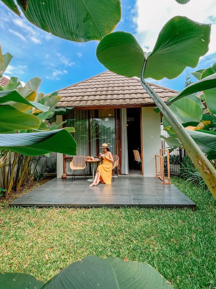 Deluxe Room, Garden View - Photo 11