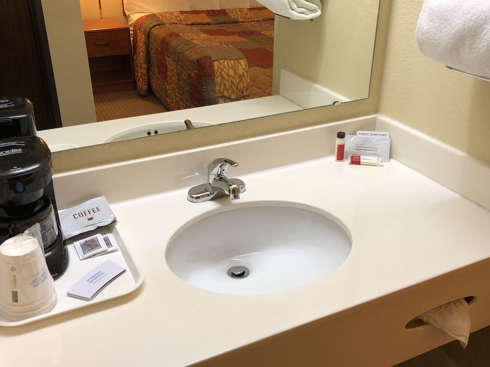 Standard Room, 1 King Bed - Photo 8