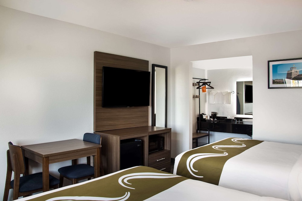 Standard Room, 2 Queen Beds, Non Smoking - Photo 1