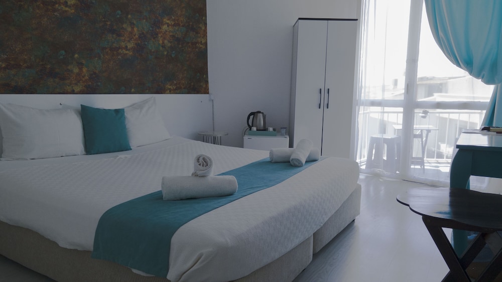 Standard Double Room, City View - Photo 3