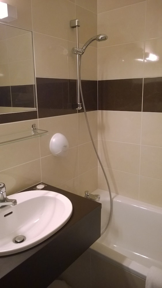 Double Room - Photo 8
