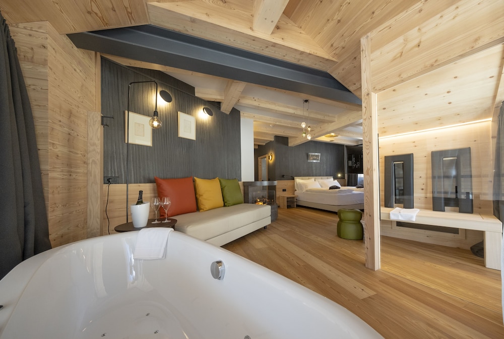 Executive Double Room, Multiple Beds, Sauna, Mountain View