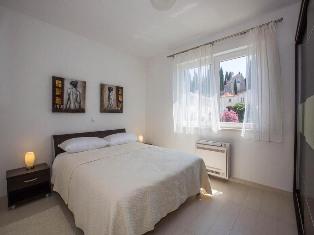 Apartment (Two Bedroom Apartment with Balcony)