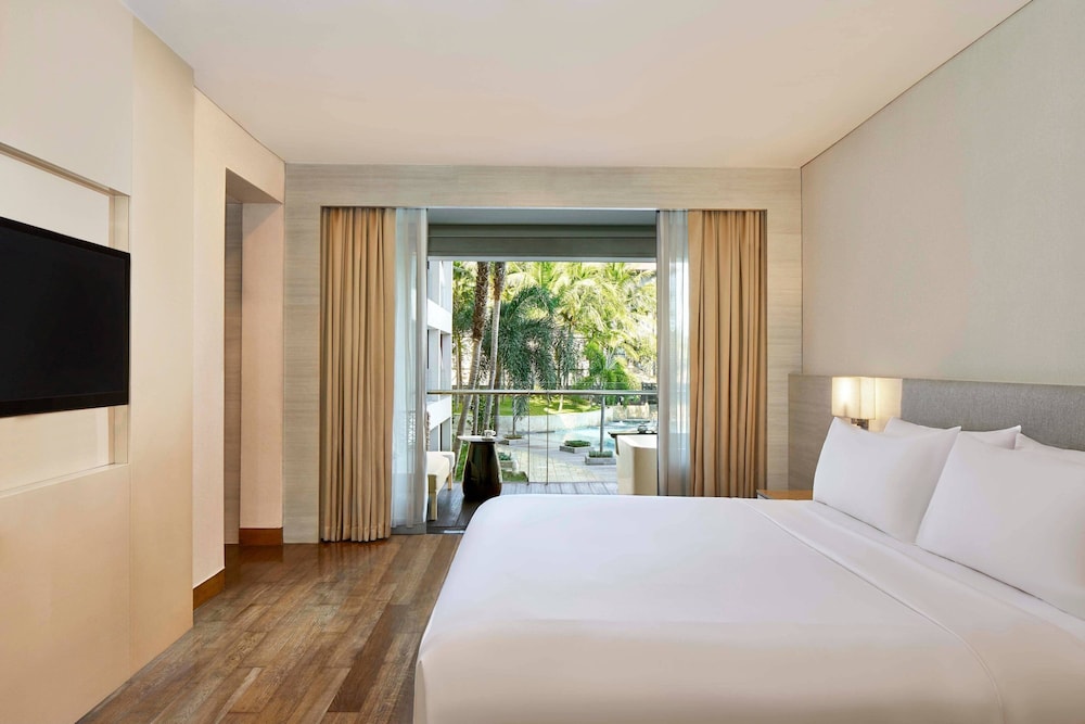 Suite, 1 Bedroom, Pool View thumbnail 6