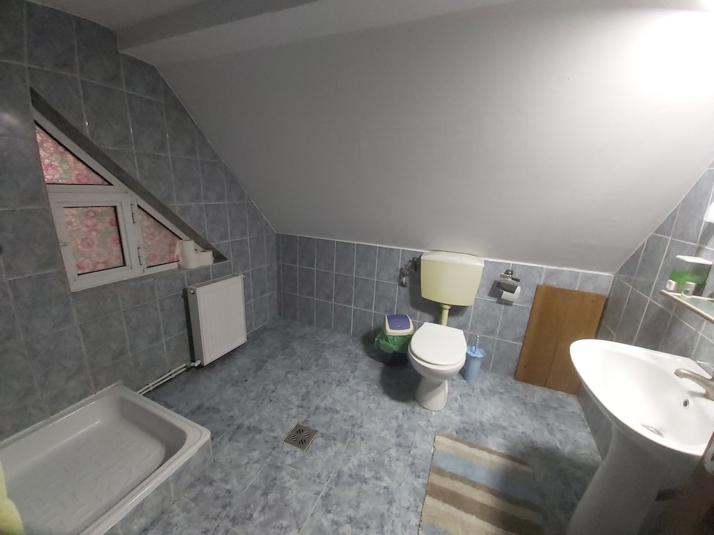 Standard Twin Room, Hill View photo 2