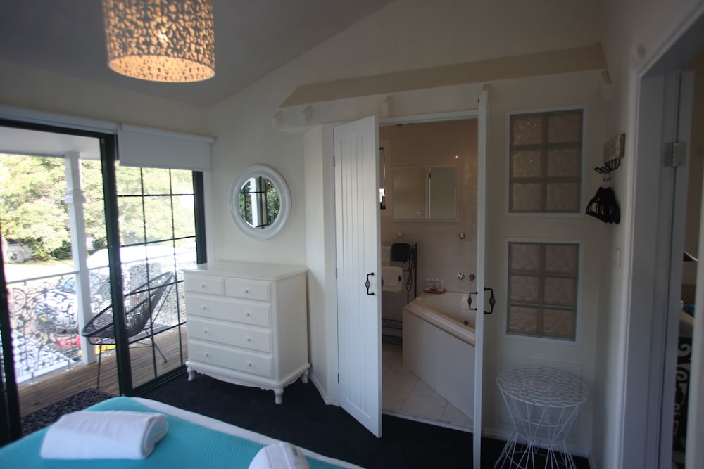 View - Top Floor 1 Bed Apartment with Balcony and Beach Views - Single Storey Stair Access photo 3