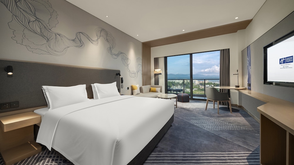Standard Room, 1 King Bed, Balcony - Photo 5