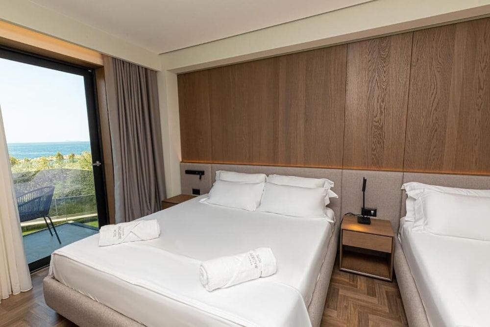 Superior Triple Room, Sea View photo 1