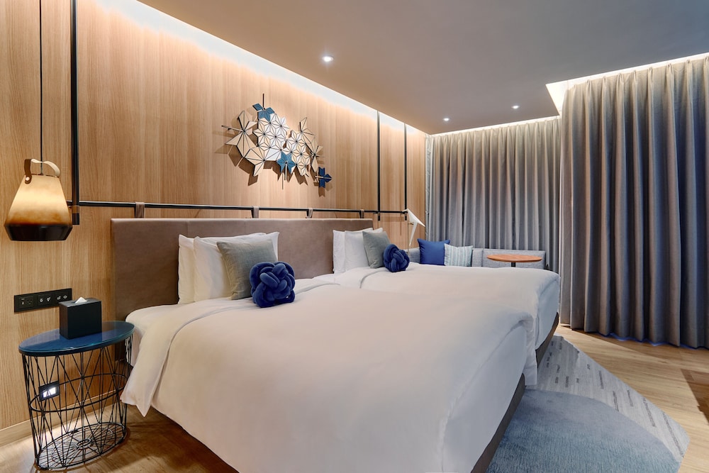Standard Room, 2 Double Beds (Separate Bath Walk in Shower) - Photo 1