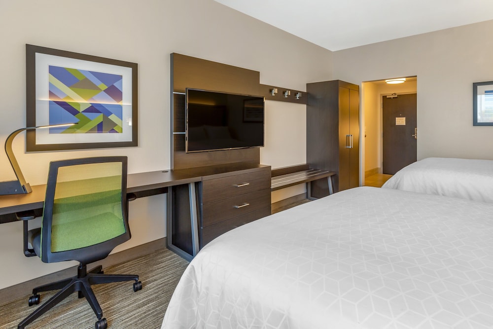 Standard Room, 2 Queen Beds, Accessible (Mobility, Roll-In Shower) - Photo 2