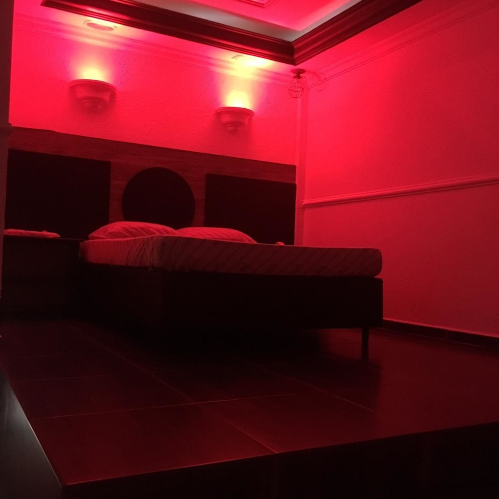 Suite, Jetted Tub