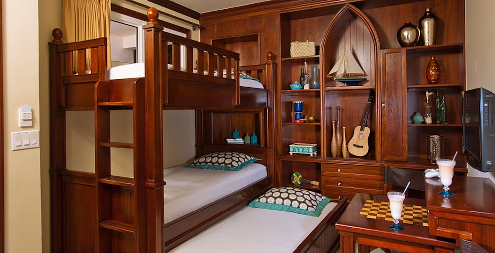 Family Suite, 1 Bedroom, Garden View (Italian Penthouse Concierge W/Kids Rm) photo 3