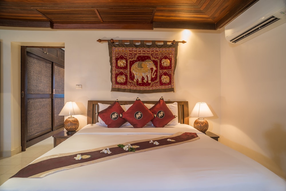3-Bedroom Villa with Private Pool (Baan Oasis)