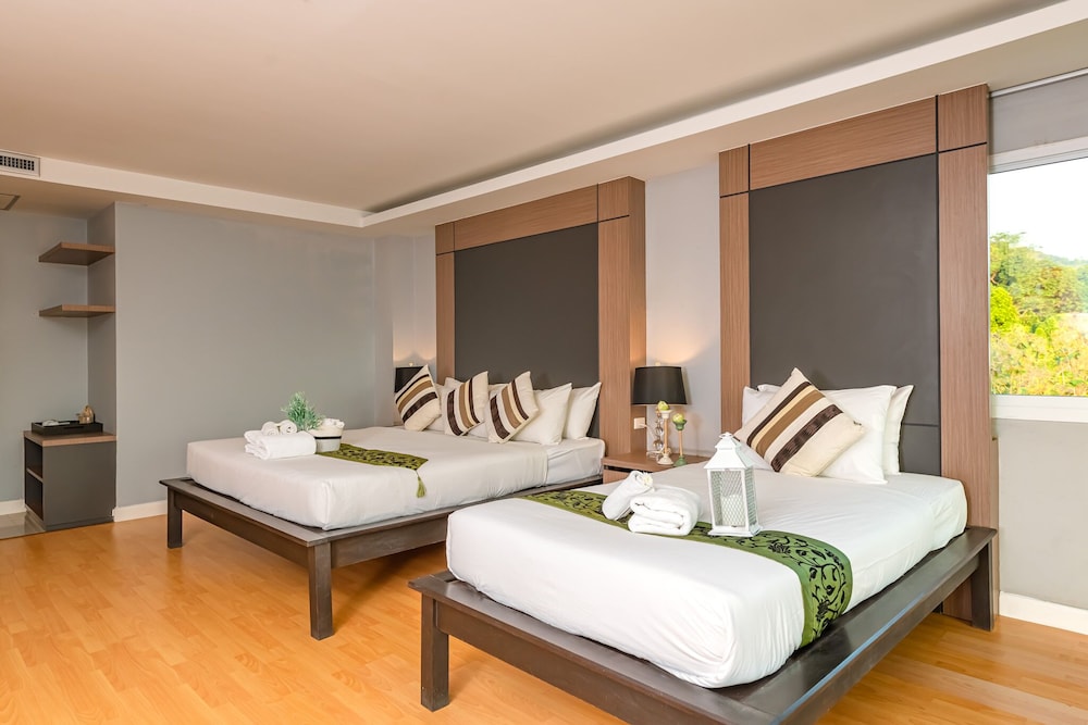 Family Room photo 3