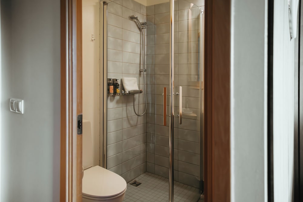 Standard Double or Twin Room - Photo 10