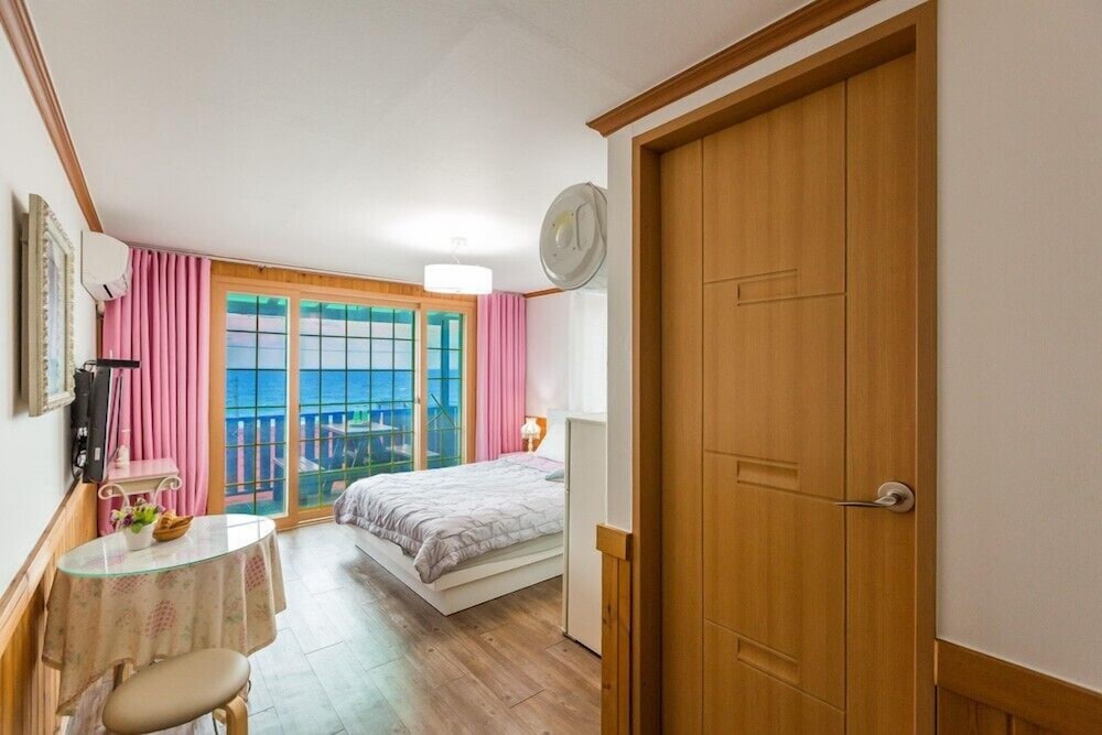 Room (Pink sora) photo 3