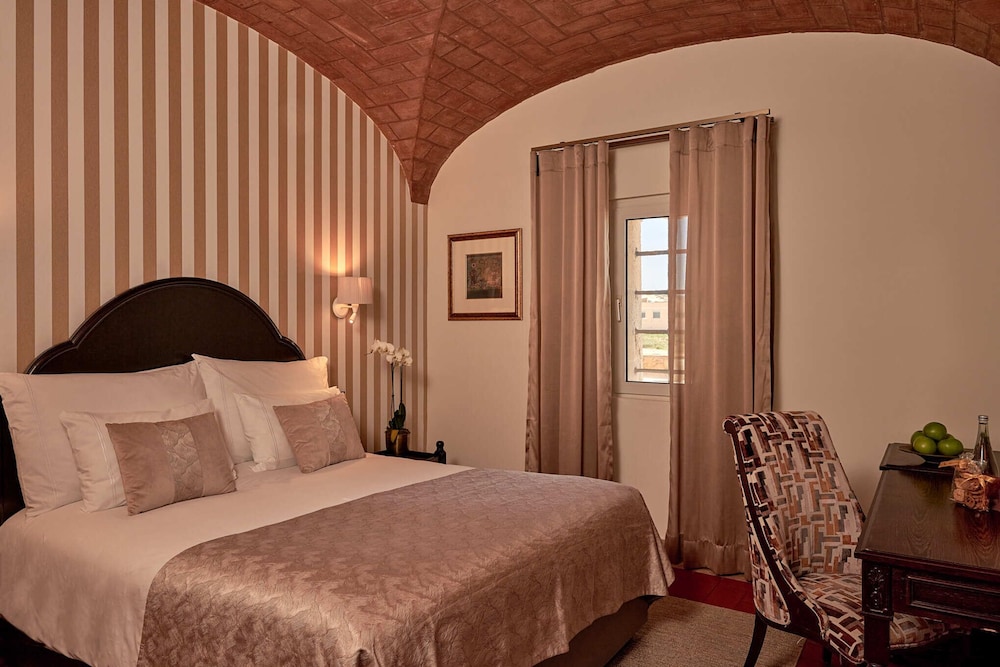 Classic Double or Twin Room, Beach View - Photo 1