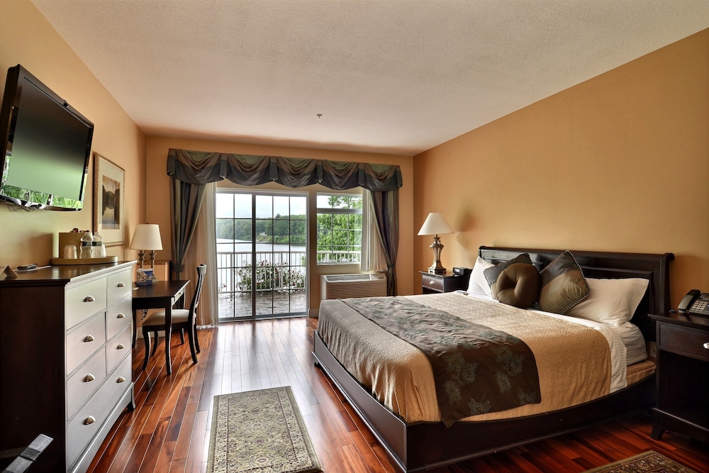 Larger Standard Room, 1 King Bed, Non Smoking, Balcony photo 2