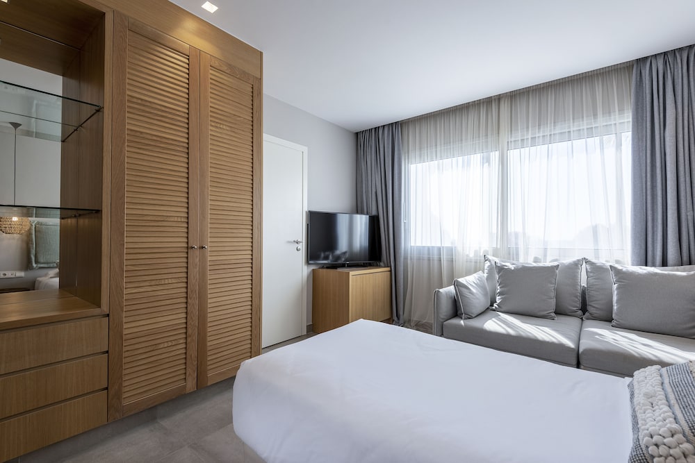 Executive Suite Garden View | Resort Area - Photo 4