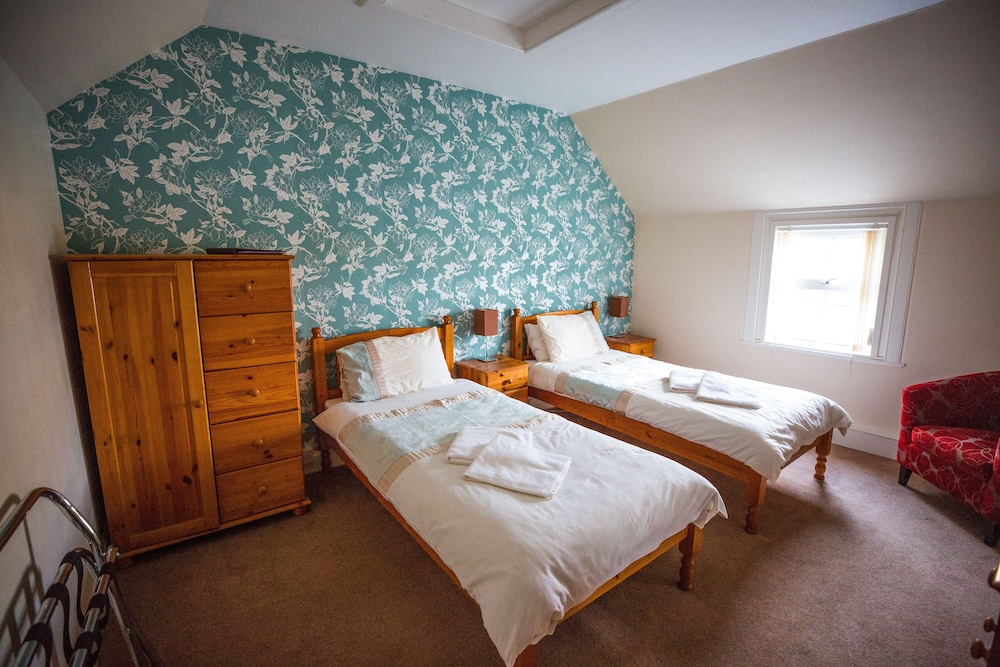 Twin Room - Photo 1