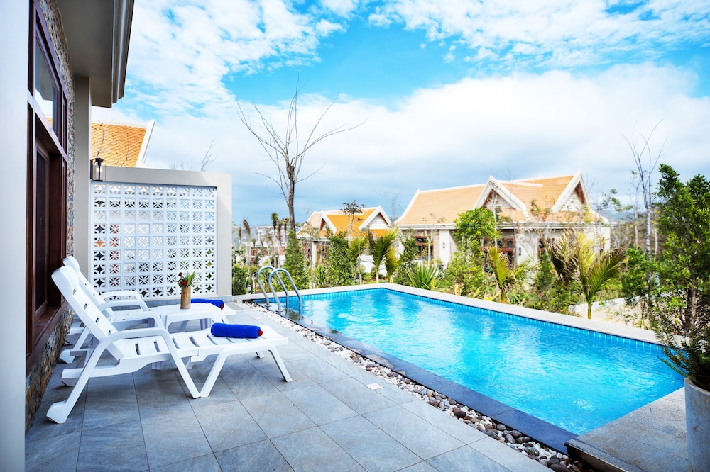 Luxury Suite, Multiple Beds, Private Pool, Pool View