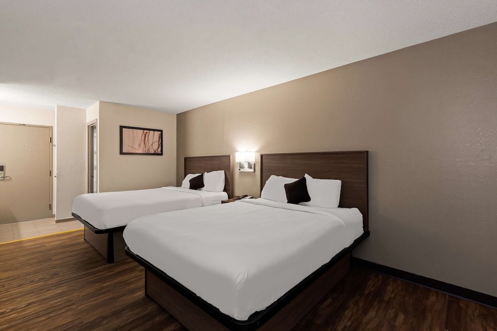 Room, 2 Queen Beds, Non Smoking - Photo 4