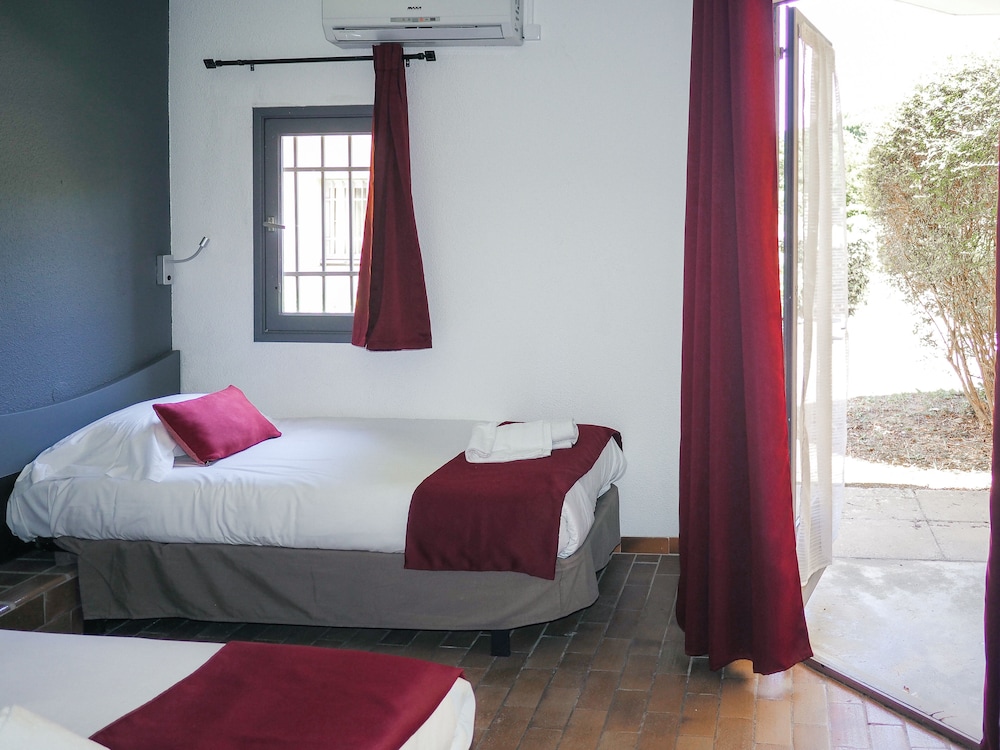 Standard Twin Room photo 2