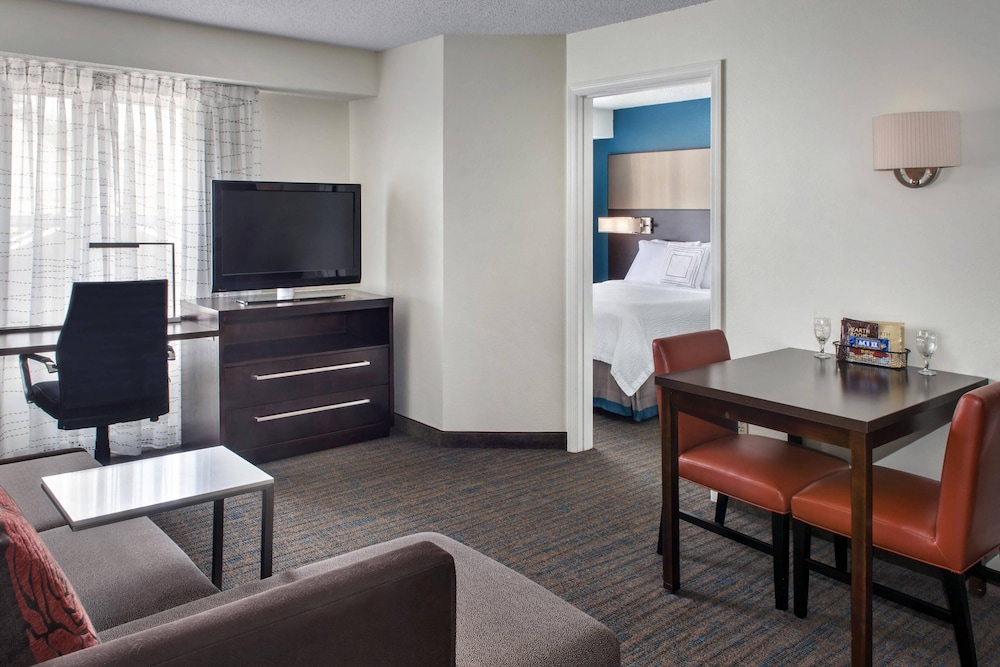 Suite, 1 Bedroom, Smoking (Mobility/Hearing Accessible, Tub) photo 1