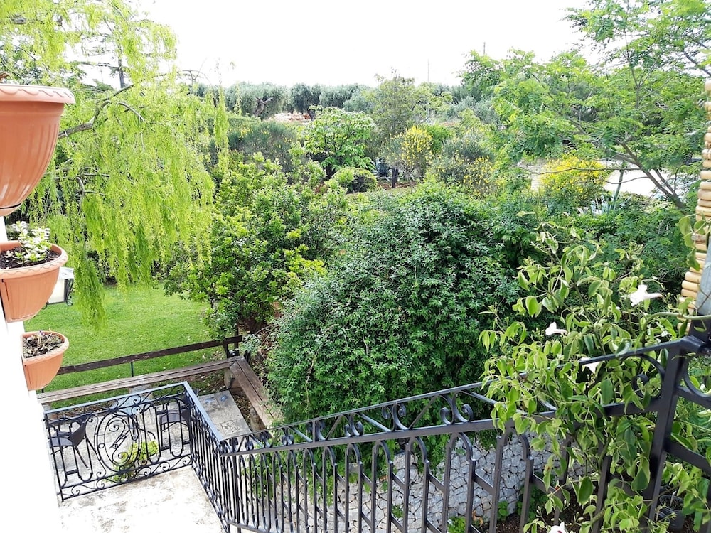Triple Room, Kitchenette, Courtyard View (Verde) photo 3